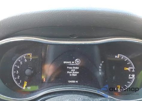 2015 Jeep Grand Cherokee Laredo z USA, uszkodzony, nr VIN 1C4RJFAG8FC790769